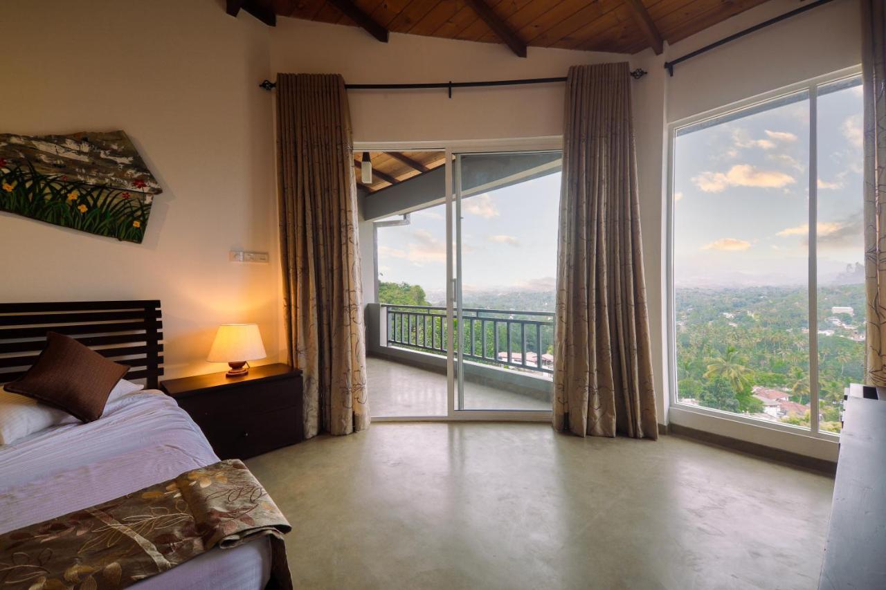 Hotel The Hills By First Team