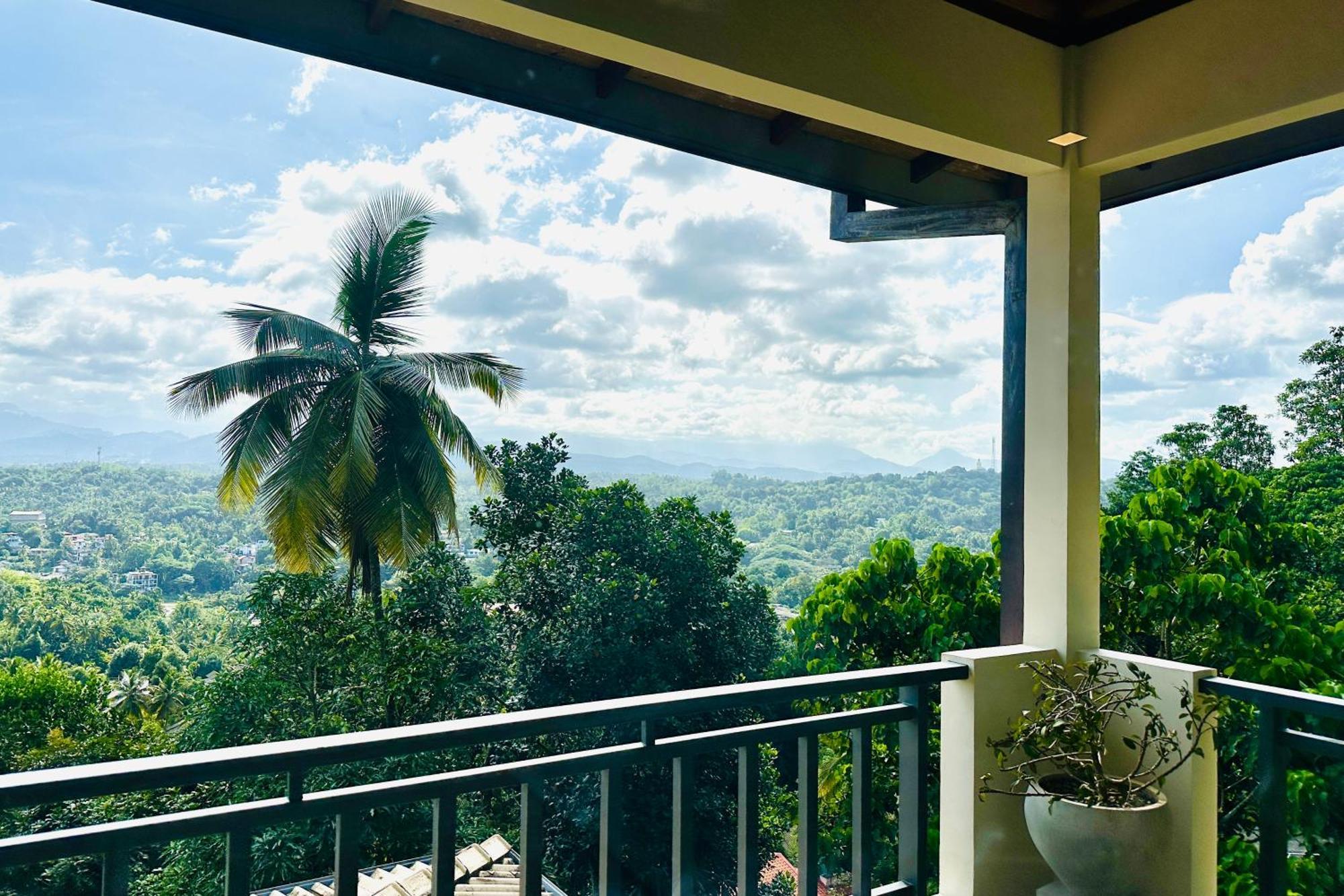 Hotel The Hills By First Team Kandy