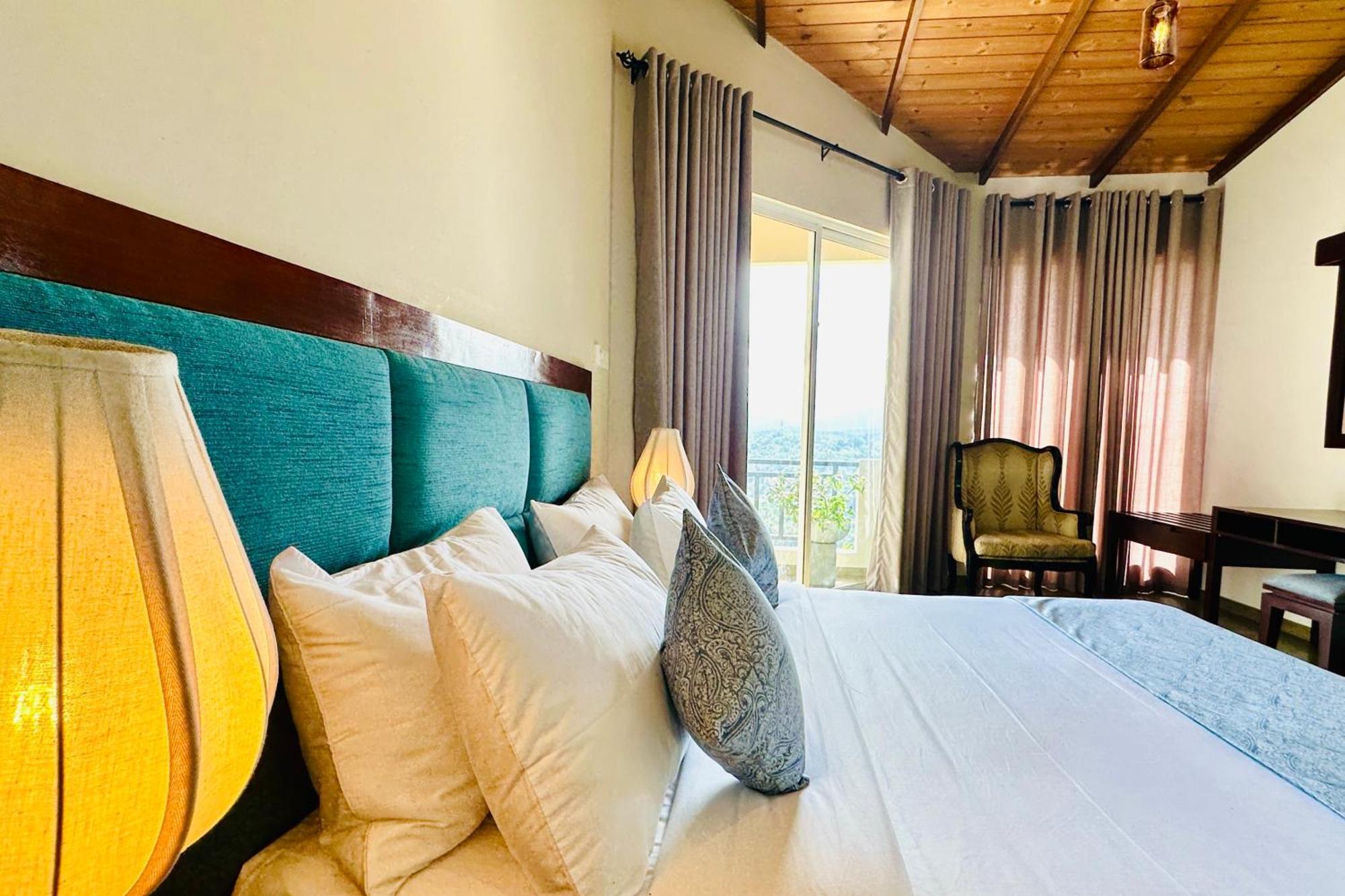 Hotel The Hills By First Team *